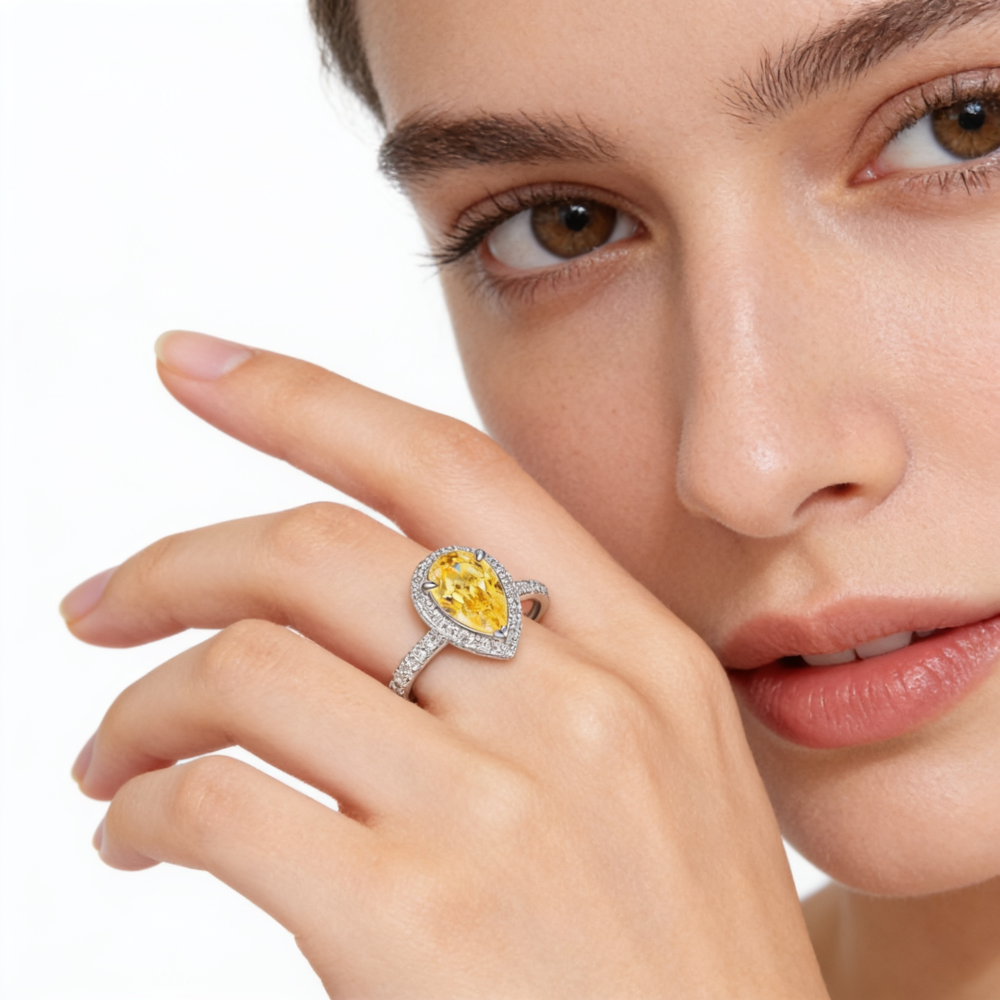 Valentina’s Golden Teardrop Ring