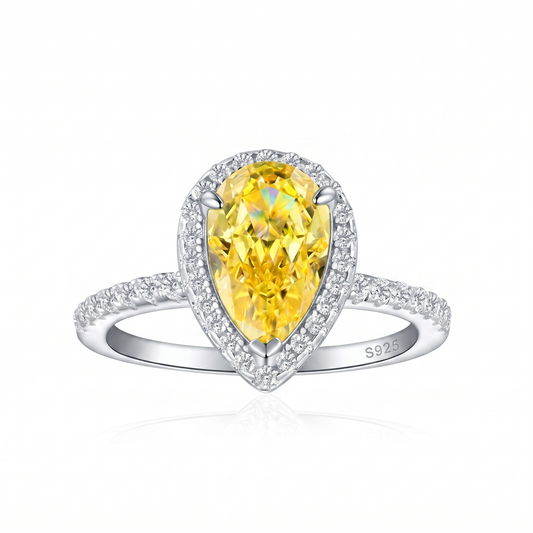 Valentina’s Golden Teardrop Ring