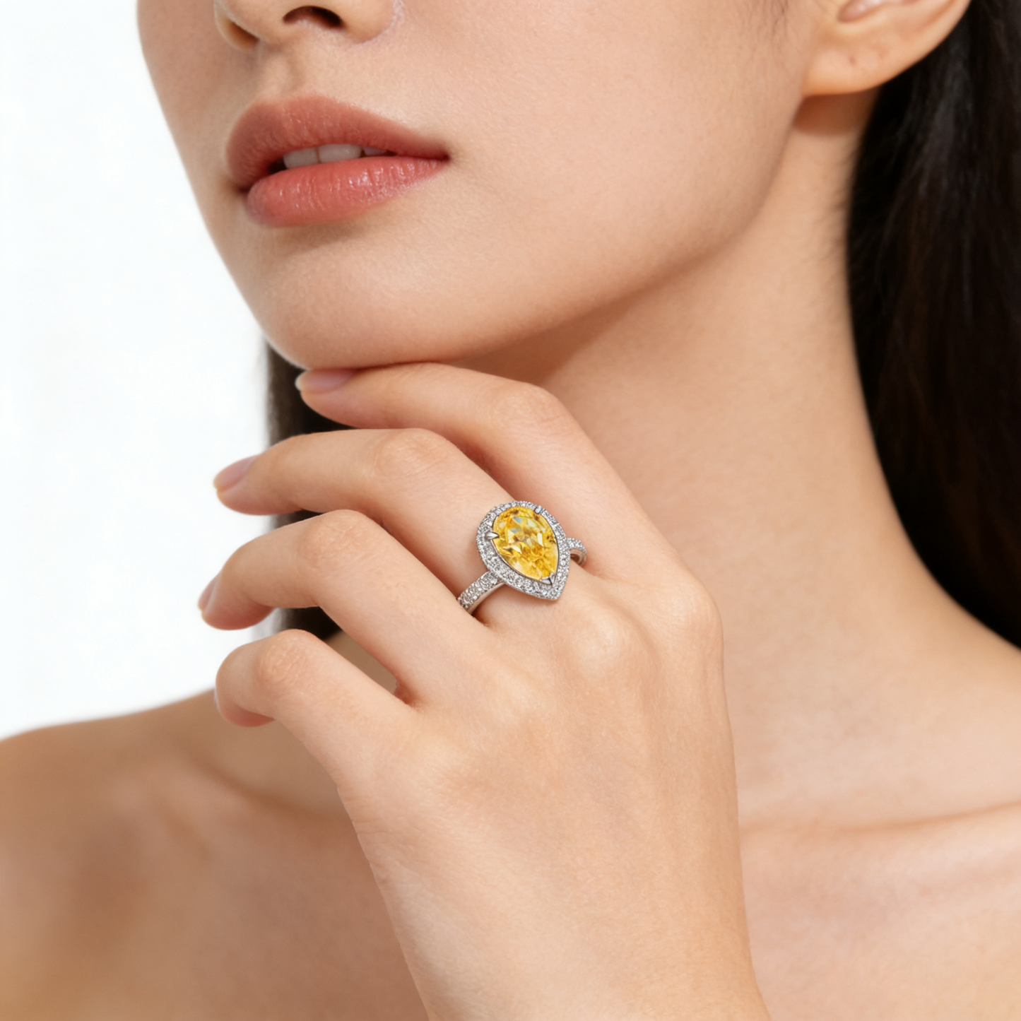 Valentina’s Golden Teardrop Ring